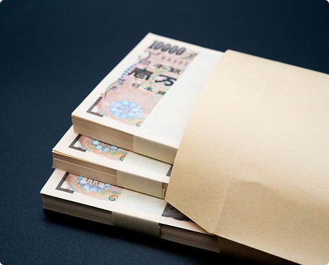 結婚指輪をはめた手